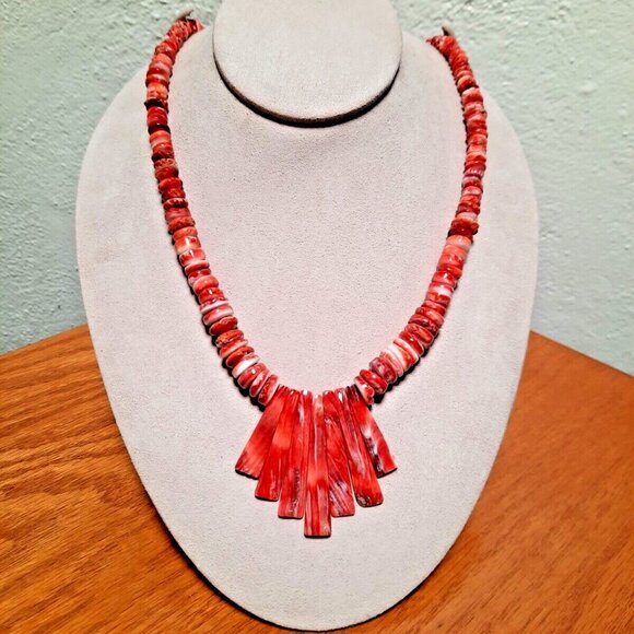 Red Spiny Oyster Fan Necklace - Picture 1 of 3